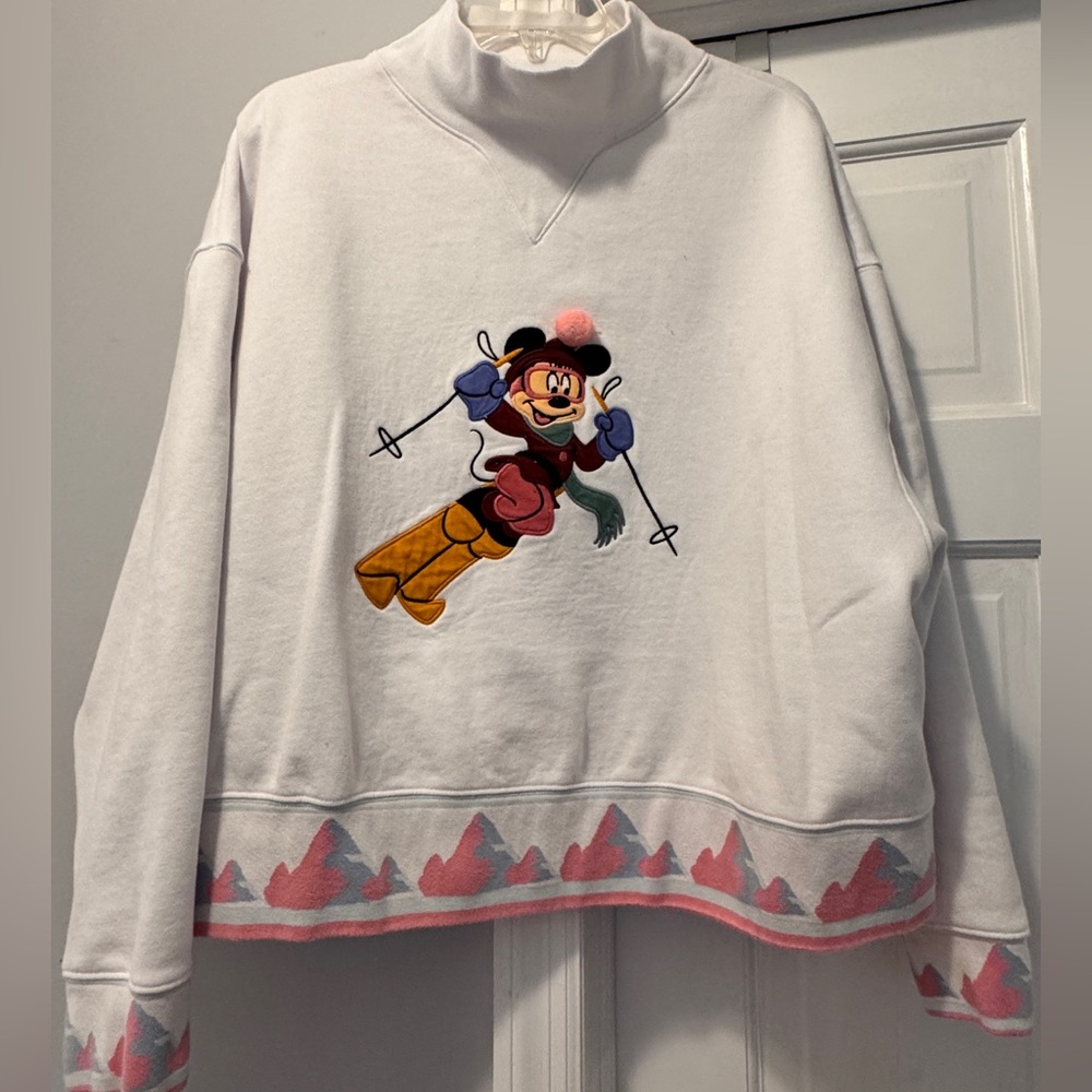 Disney Minnie Mouse Skiing stylish sweatshirt